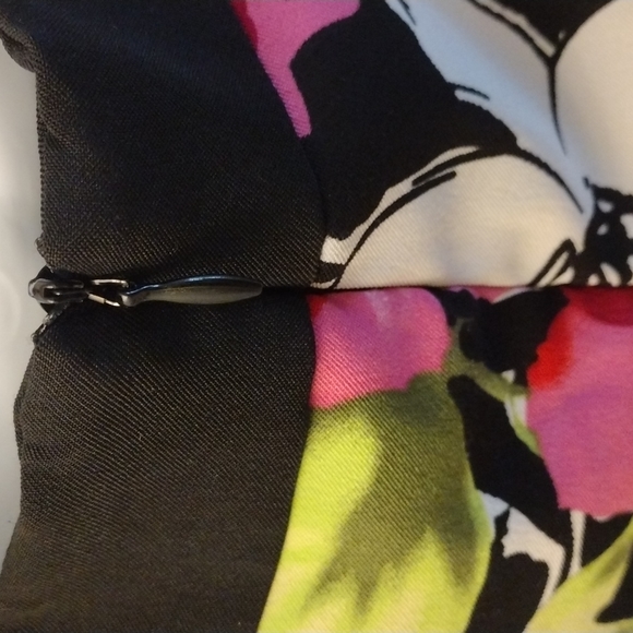 Perceptions Knee Length, Floral Dress, Faux Gems.12 P. - Picture 7 of 10